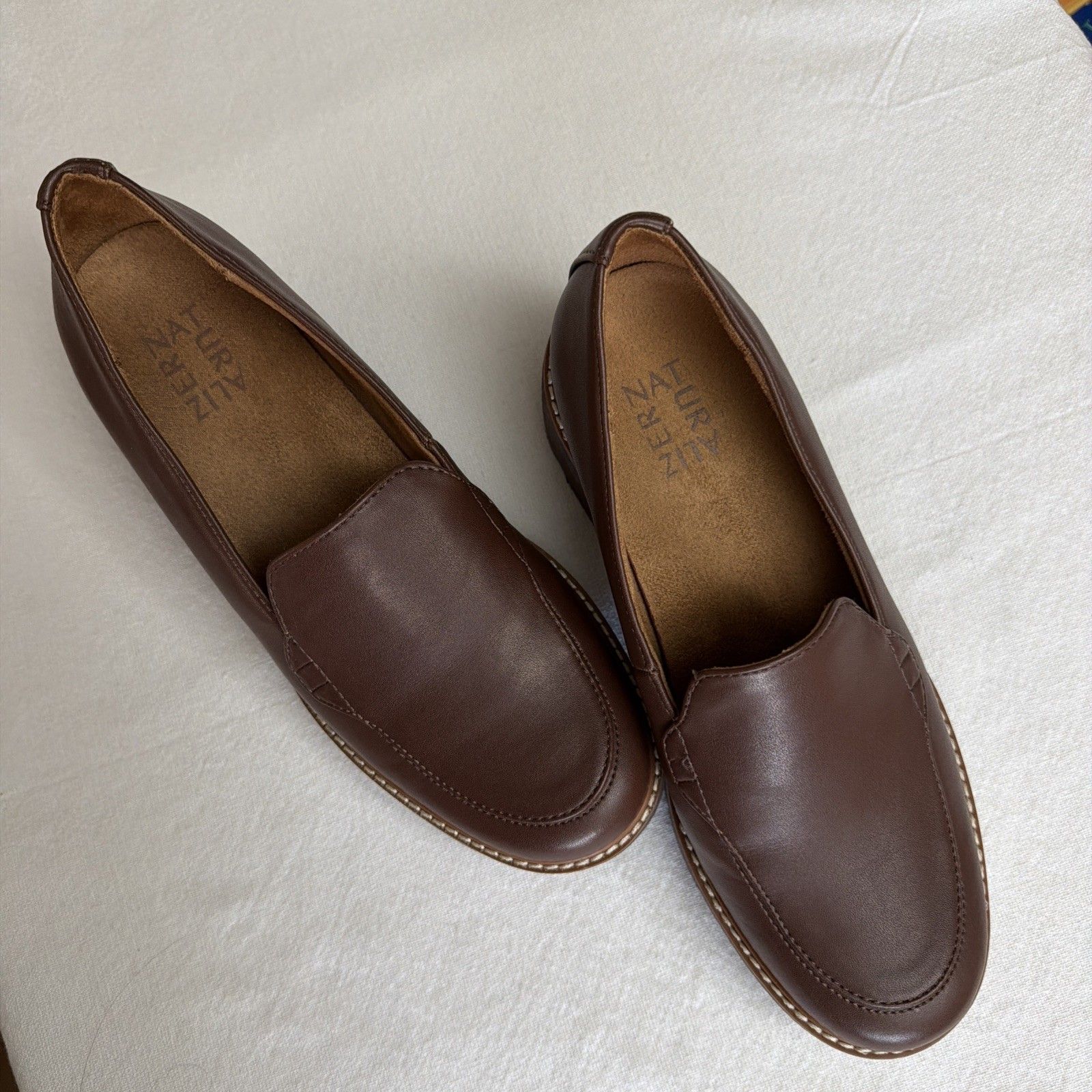 Women’s 7w Naturalizer Cabaret Lug Chunky Sole Loafer Rich Brown Leather Uppers — image 6 of 8